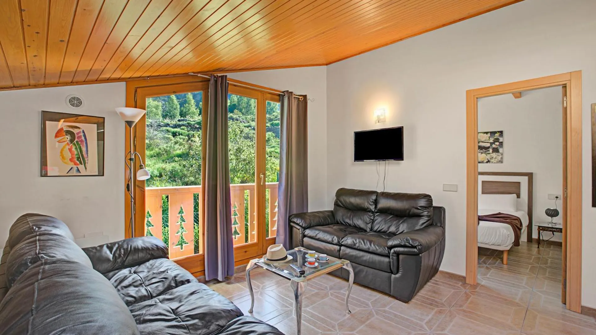 El Tarter Spacious Ski Apartment - Happy Rentals contacts